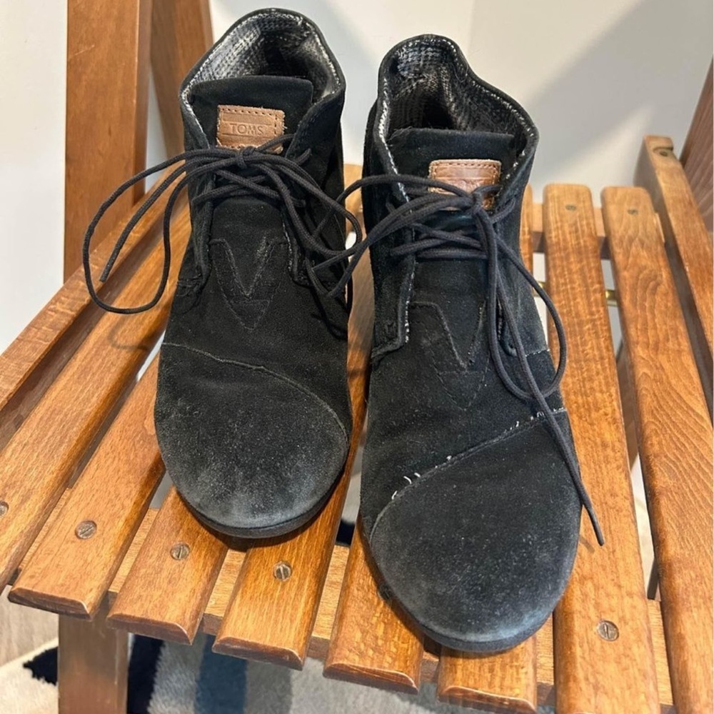 TOMS black Women's Desert Wedge Bootie ~ size 7 - Picture 2 of 5